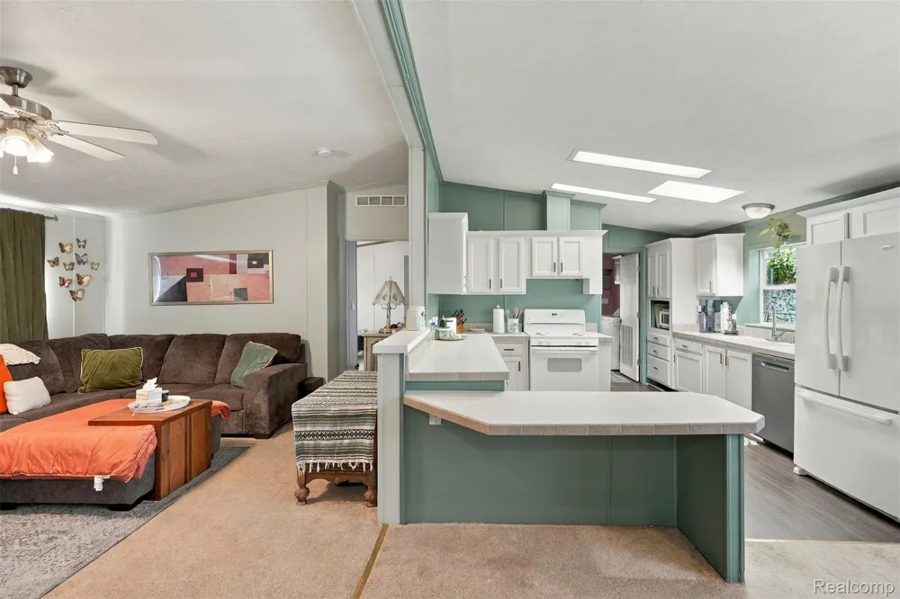 28034 Charlemagne Romulus City, MI 48174