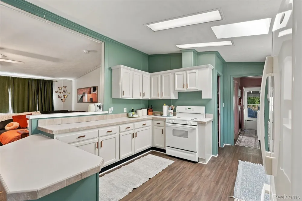 28034 Charlemagne Romulus City, MI 48174
