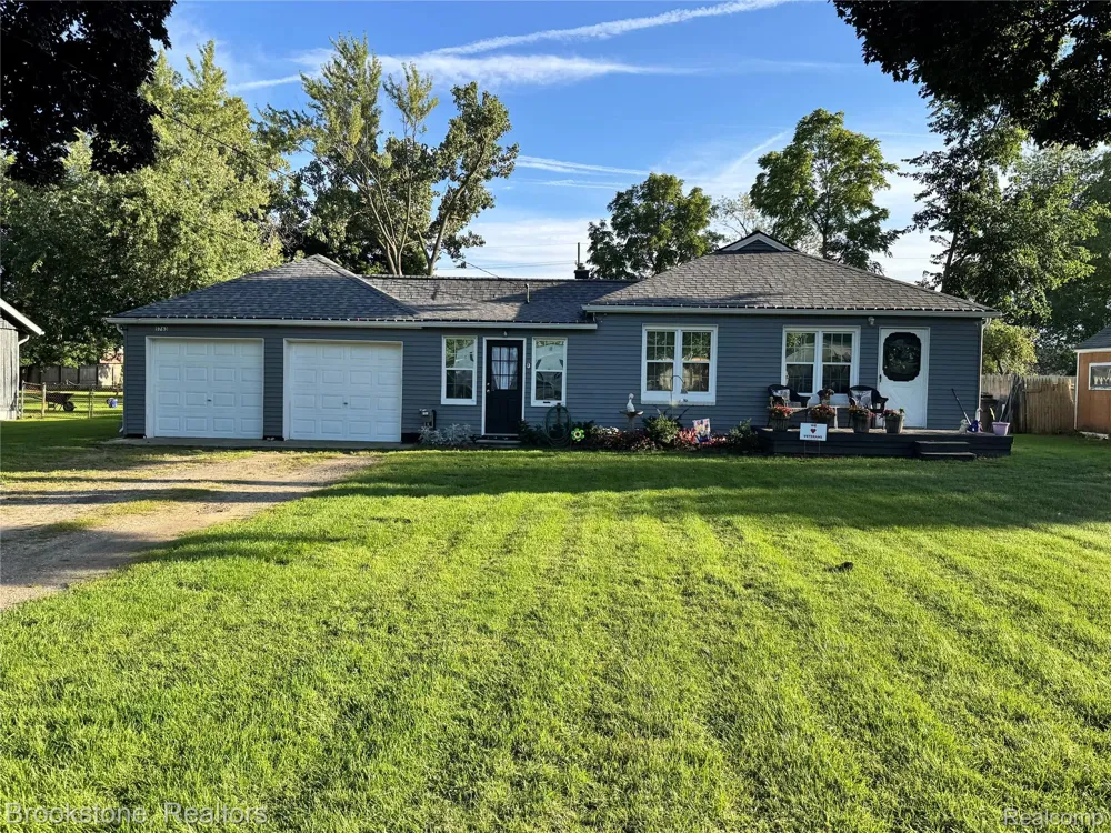 5763 Graves Street Waterford Charter Township, MI 48327