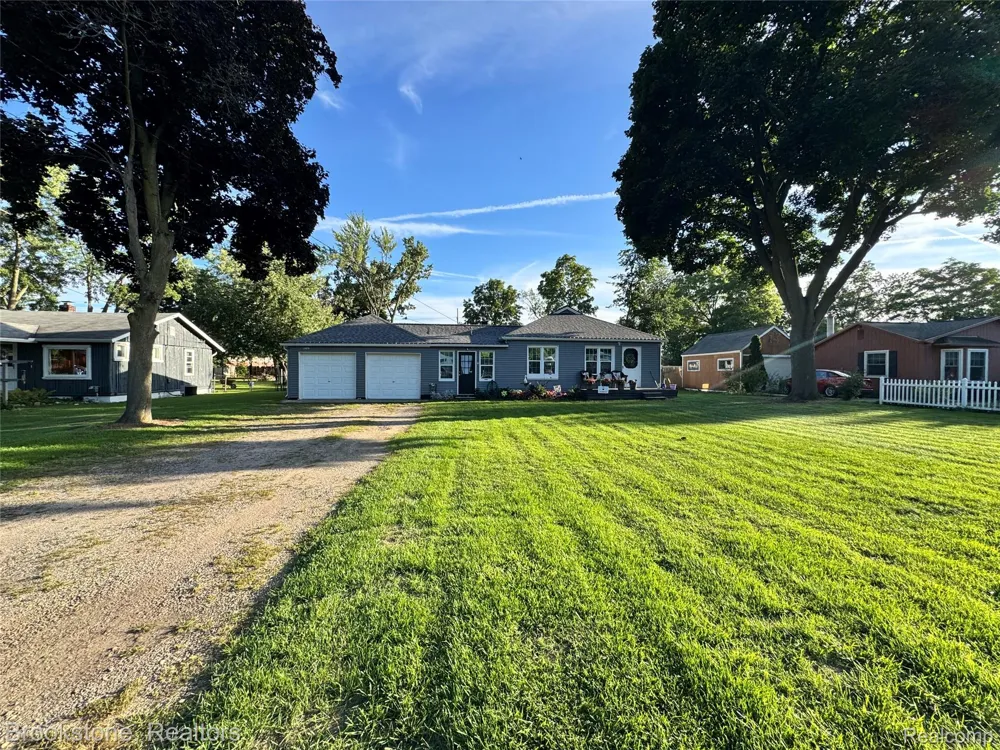 5763 Graves Street Waterford Charter Township, MI 48327
