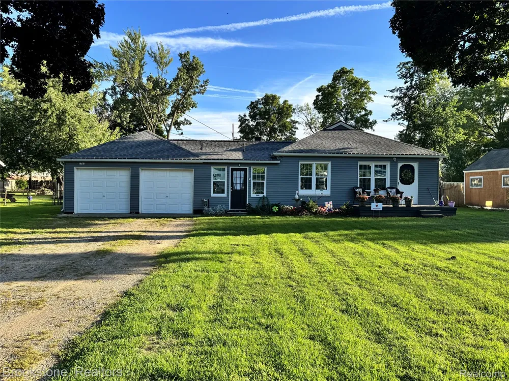 5763 Graves Street Waterford Charter Township, MI 48327