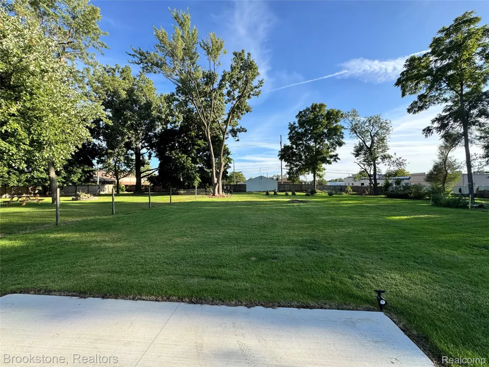 5763 Graves Street Waterford Charter Township, MI 48327