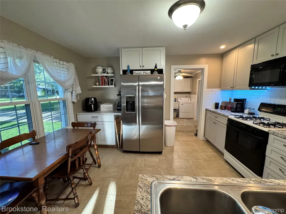 5763 Graves Street Waterford Charter Township, MI 48327