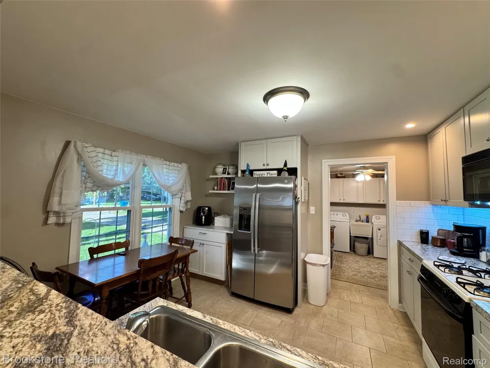 5763 Graves Street Waterford Charter Township, MI 48327