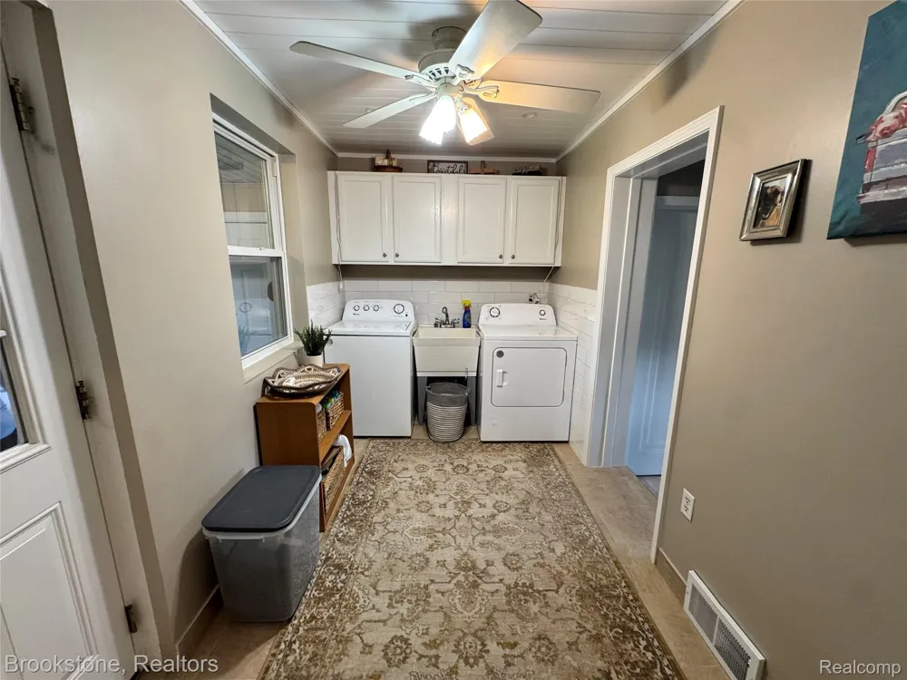 5763 Graves Street Waterford Charter Township, MI 48327