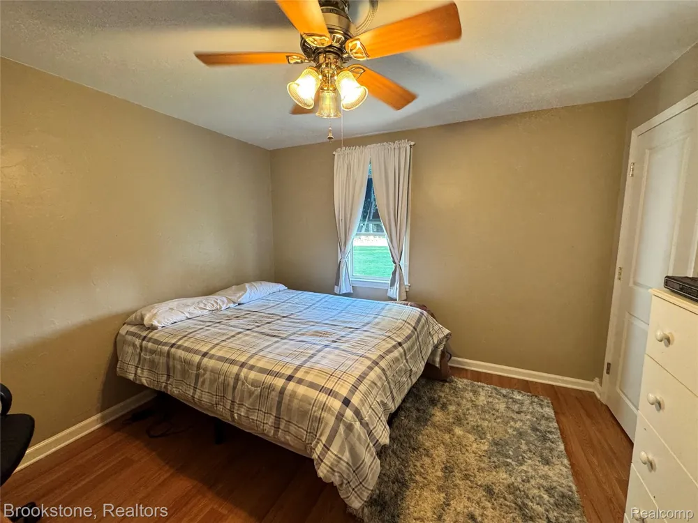 5763 Graves Street Waterford Charter Township, MI 48327