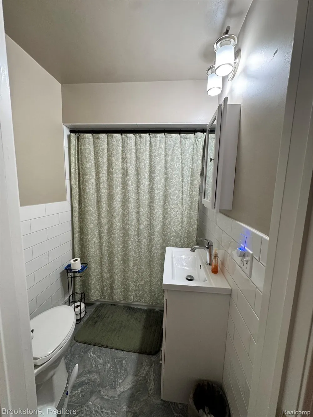 5763 Graves Street Waterford Charter Township, MI 48327