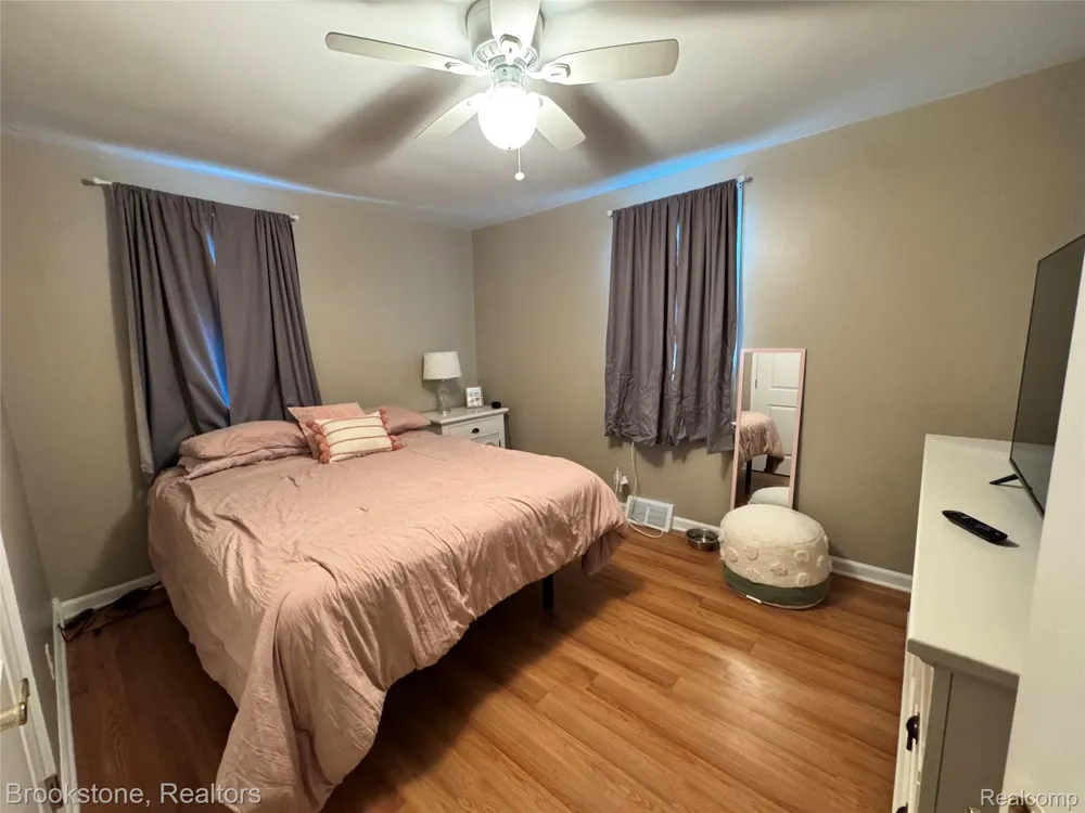 5763 Graves Street Waterford Charter Township, MI 48327
