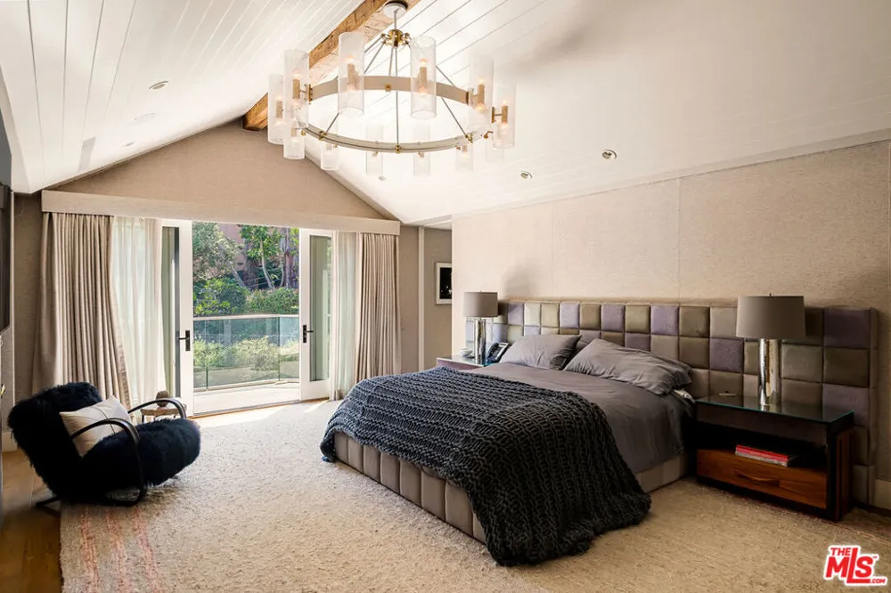 9910 Tower Lane Los Angeles, CA 90210