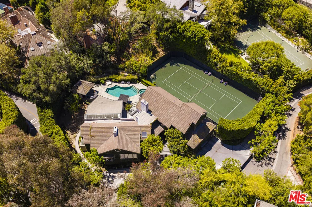 9910 Tower Lane Los Angeles, CA 90210