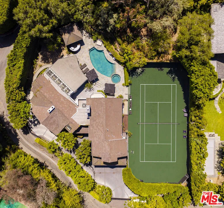 9910 Tower Lane Los Angeles, CA 90210