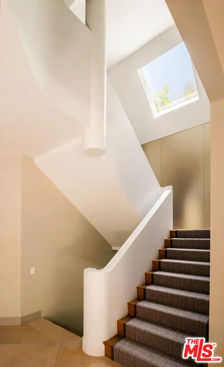 9910 Tower Lane Los Angeles, CA 90210