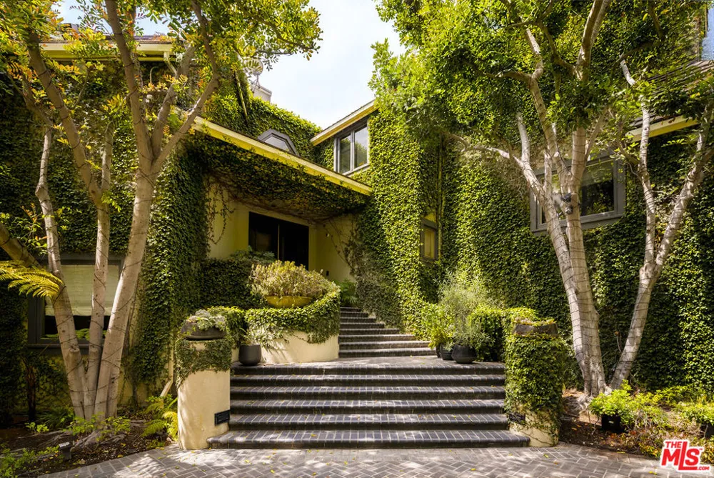 9910 Tower Lane Los Angeles, CA 90210