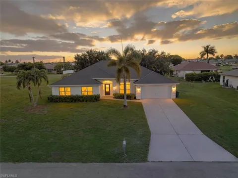 930 NW Juanita Place