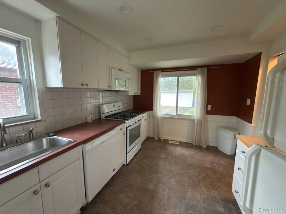 437 W Sunnybrook Drive Royal Oak City, MI 48073