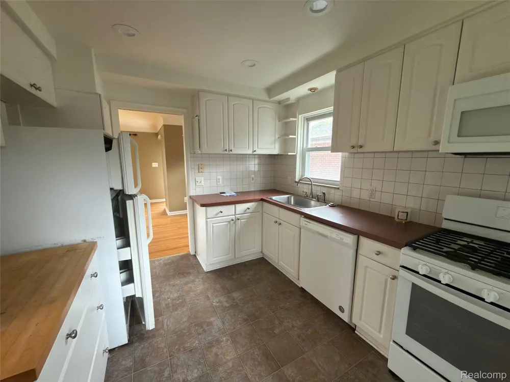 437 W Sunnybrook Drive Royal Oak City, MI 48073