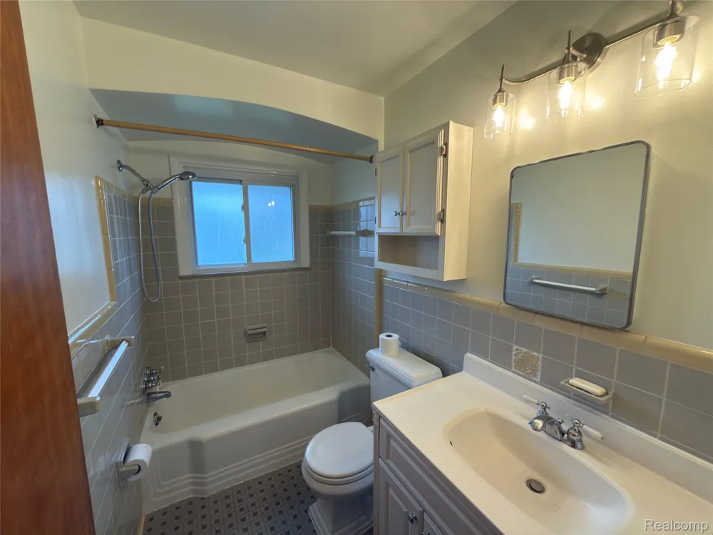 437 W Sunnybrook Drive Royal Oak City, MI 48073