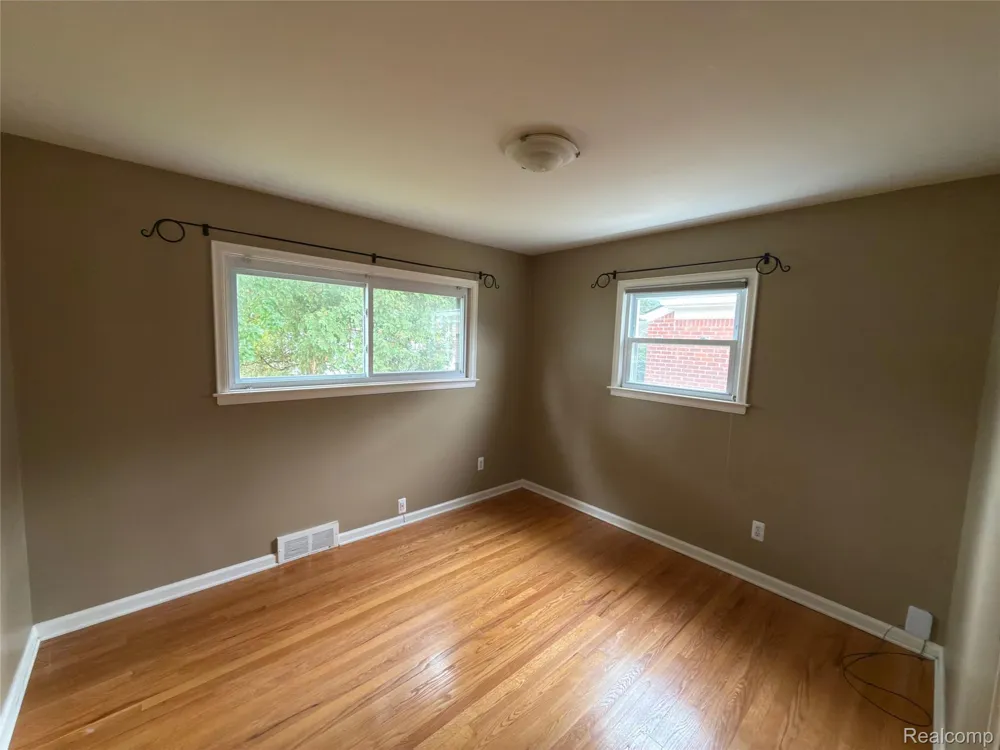 437 W Sunnybrook Drive Royal Oak City, MI 48073