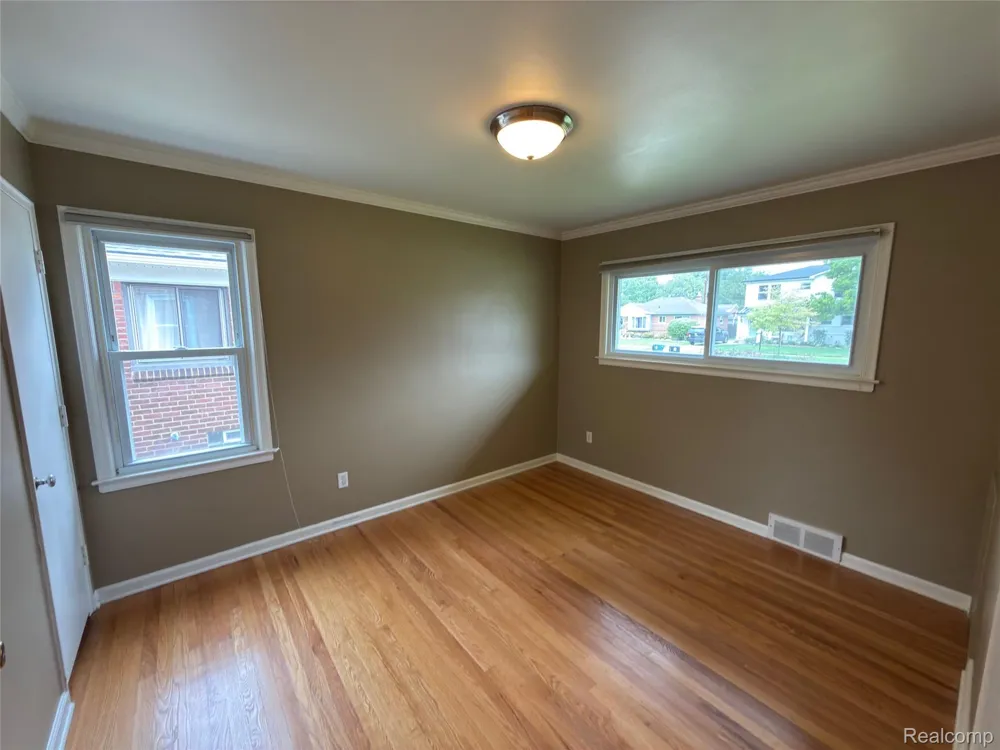 437 W Sunnybrook Drive Royal Oak City, MI 48073