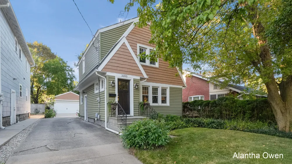 2205 W Main Street Kalamazoo Charter Township, MI 49006