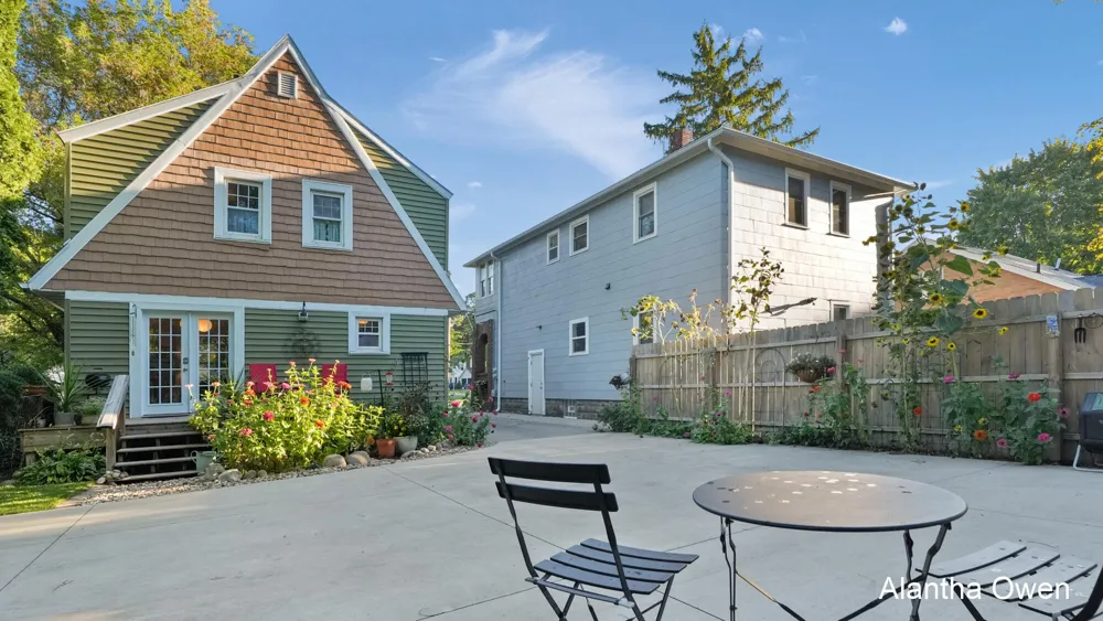 2205 W Main Street Kalamazoo Charter Township, MI 49006