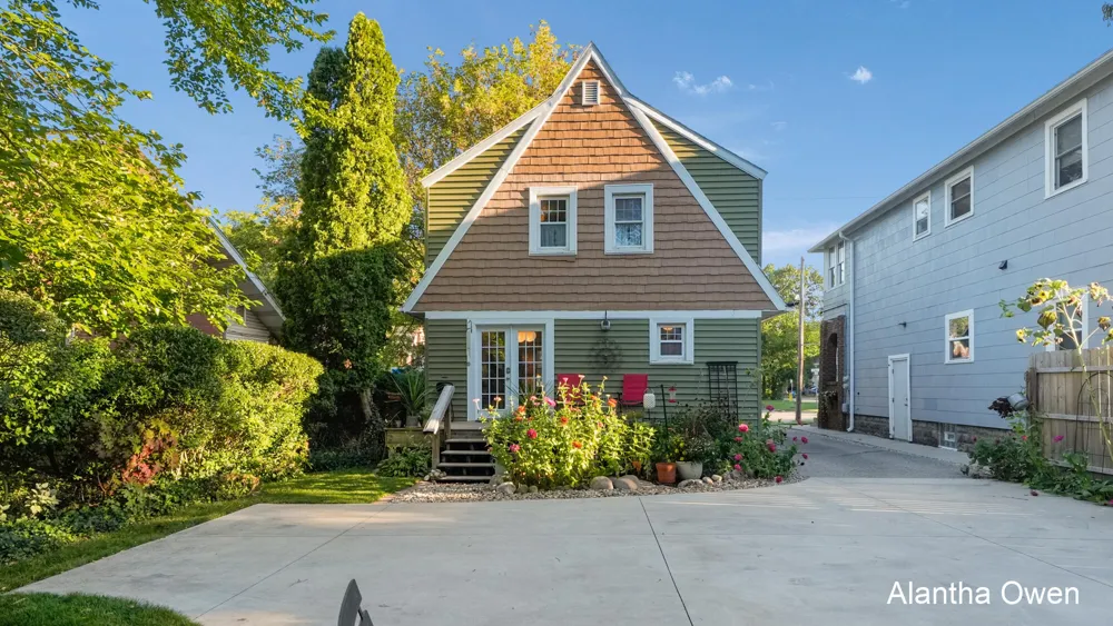 2205 W Main Street Kalamazoo Charter Township, MI 49006