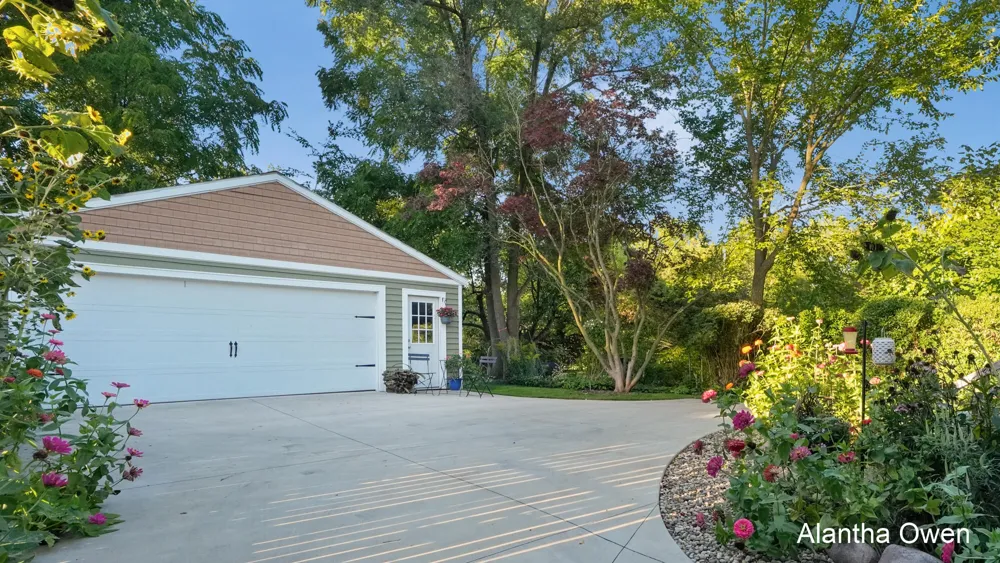 2205 W Main Street Kalamazoo Charter Township, MI 49006