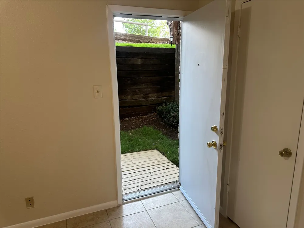 7107 Silver Dale Drive #B Austin, TX 78736