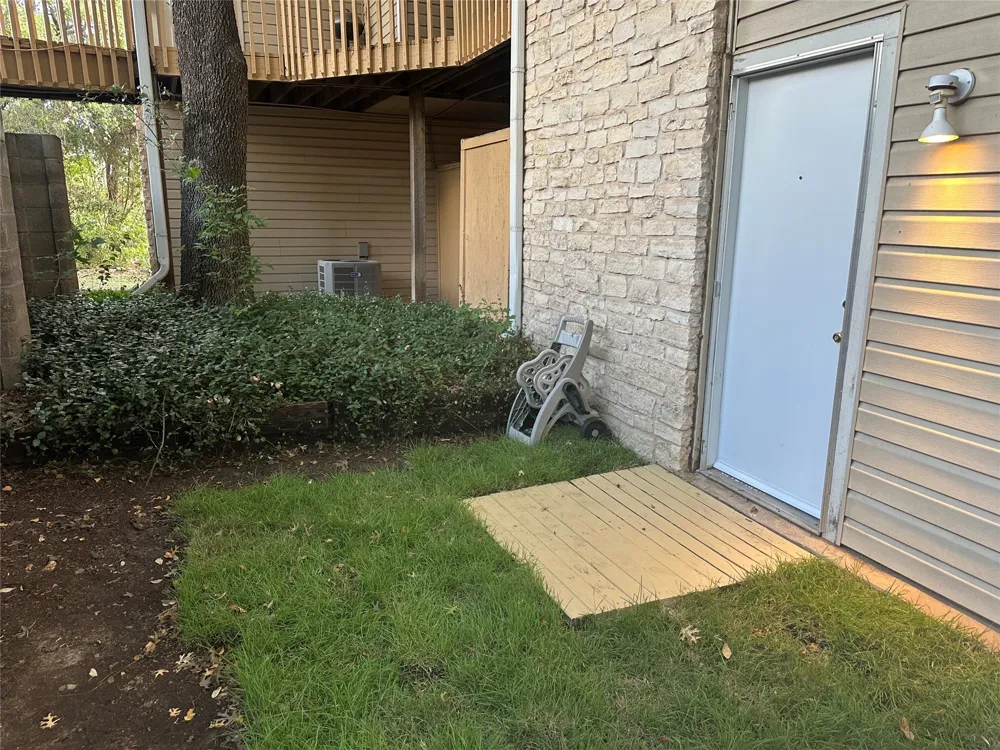 7107 Silver Dale Drive #B Austin, TX 78736