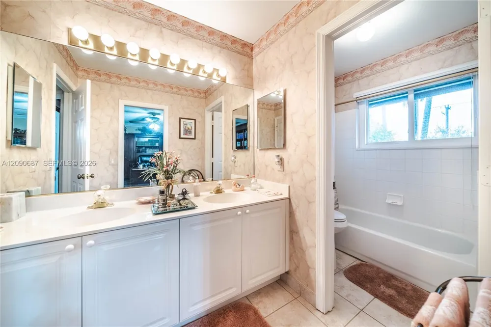 15935 NW 82nd Ct Miami Lakes, FL 33016