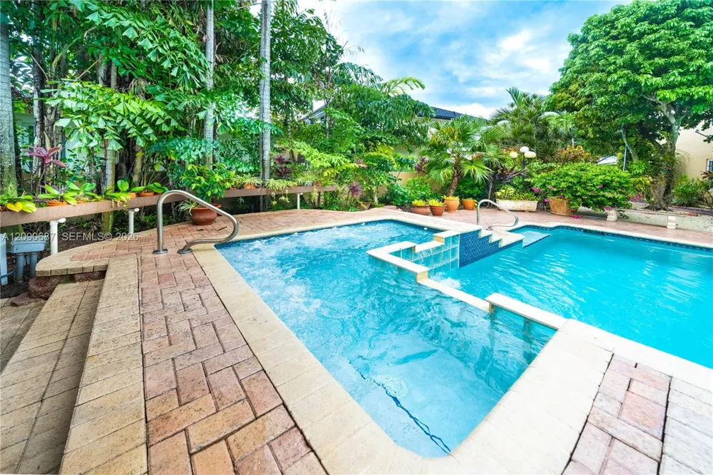 15935 NW 82nd Ct Miami Lakes, FL 33016
