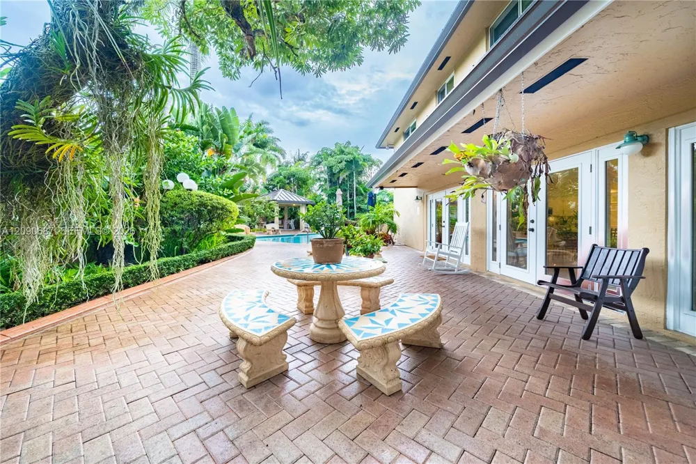 15935 NW 82nd Ct Miami Lakes, FL 33016