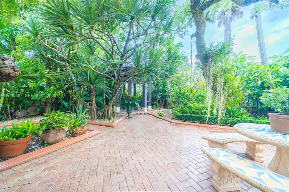 15935 NW 82nd Ct Miami Lakes, FL 33016
