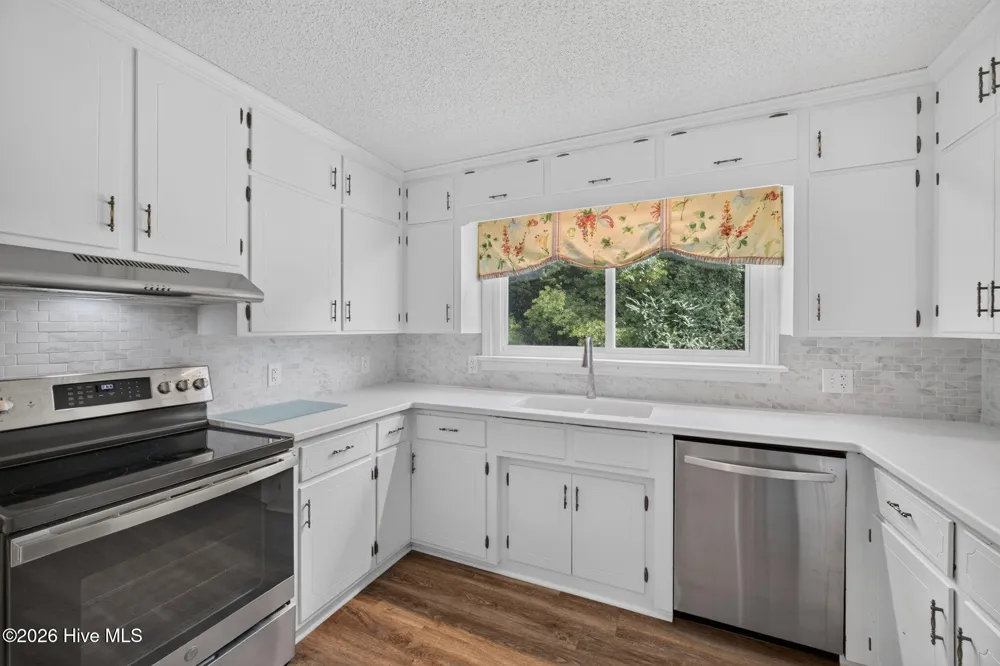 1600 Darian Drive Elizabeth City, NC 27909