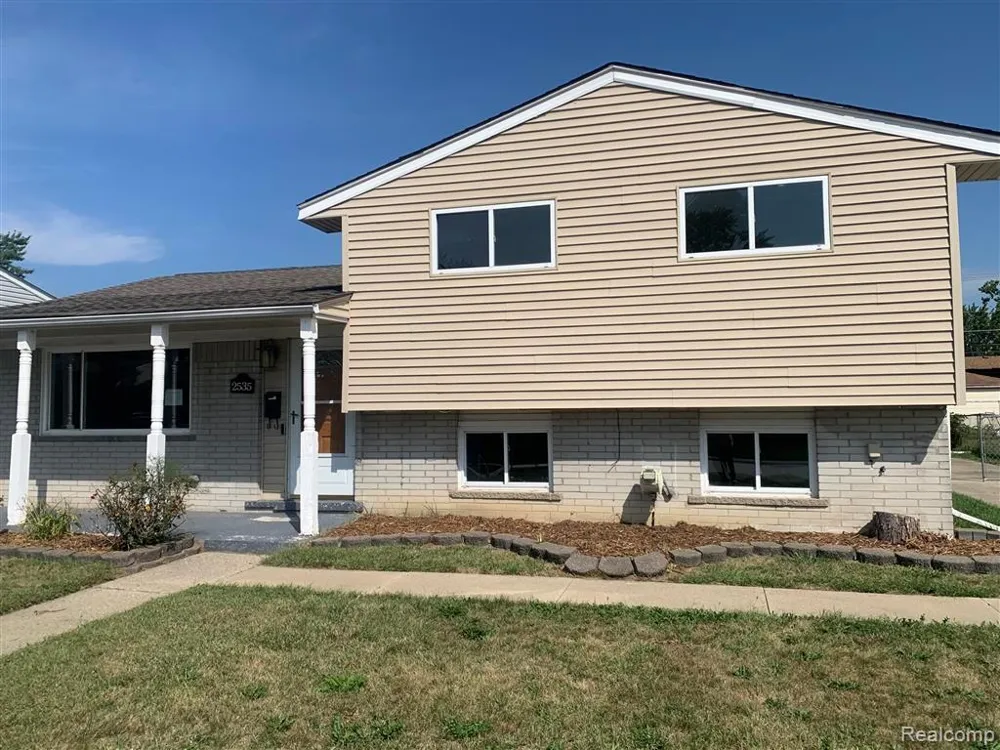 2535 Camel Drive Sterling Heights City, MI 48310