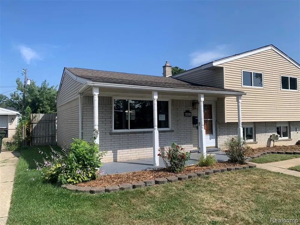 2535 Camel Drive Sterling Heights City, MI 48310