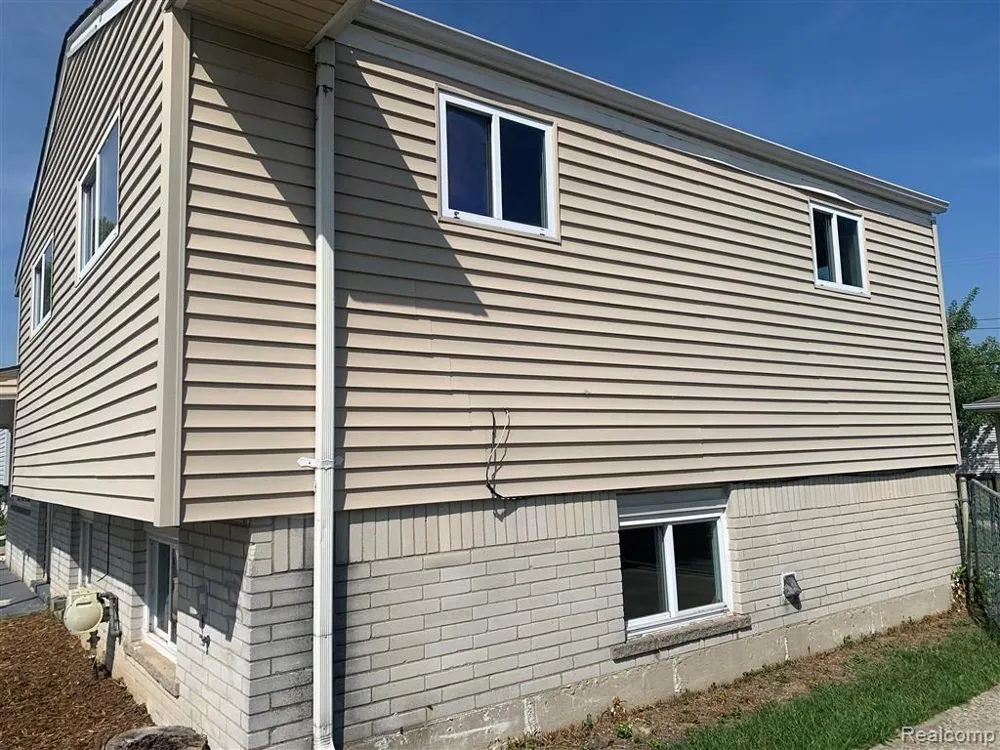 2535 Camel Drive Sterling Heights City, MI 48310