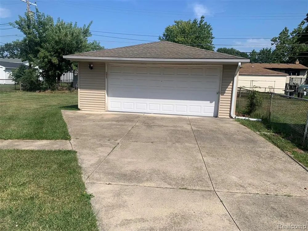 2535 Camel Drive Sterling Heights City, MI 48310
