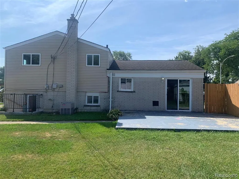 2535 Camel Drive Sterling Heights City, MI 48310