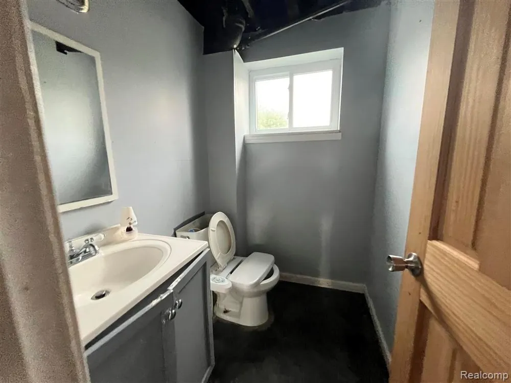 2535 Camel Drive Sterling Heights City, MI 48310