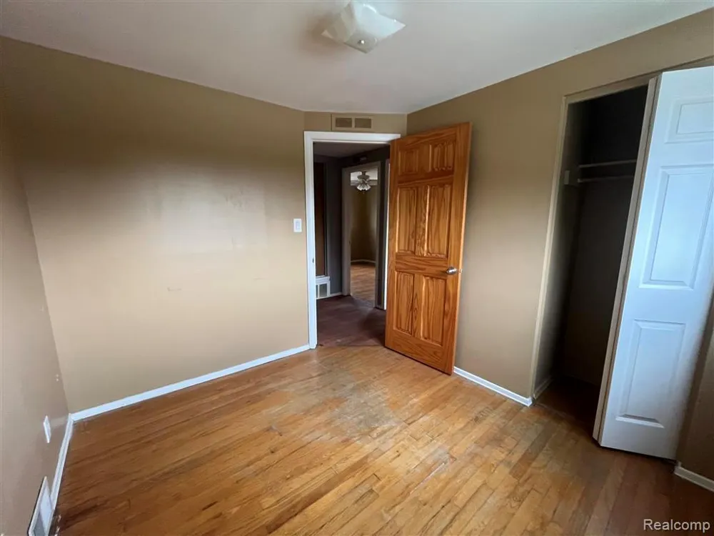2535 Camel Drive Sterling Heights City, MI 48310