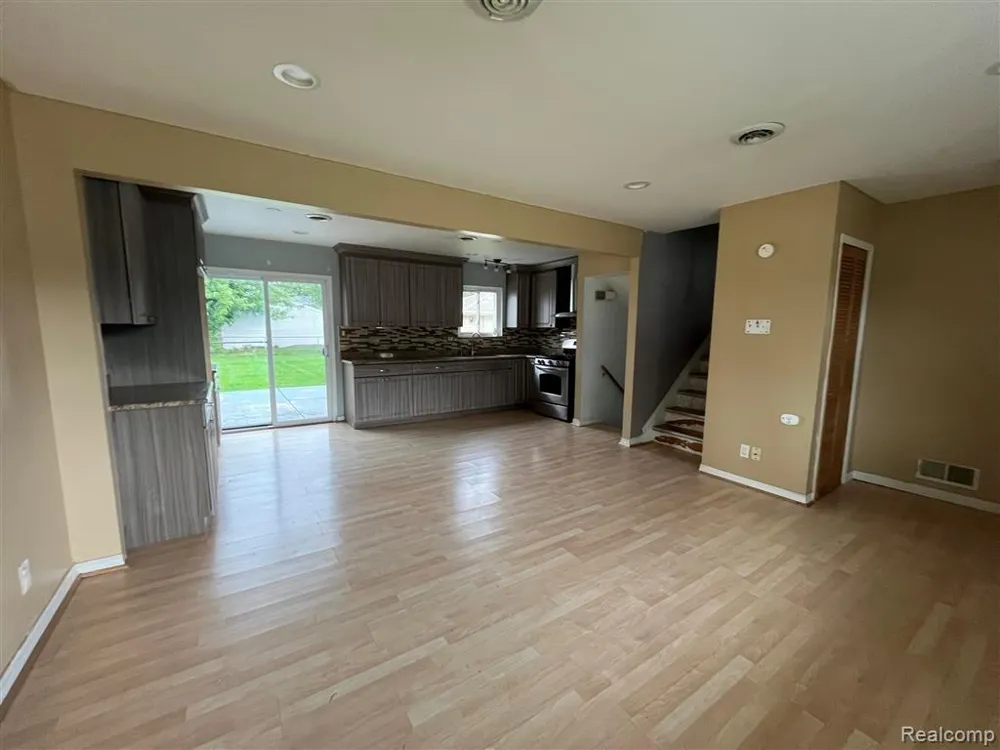 2535 Camel Drive Sterling Heights City, MI 48310