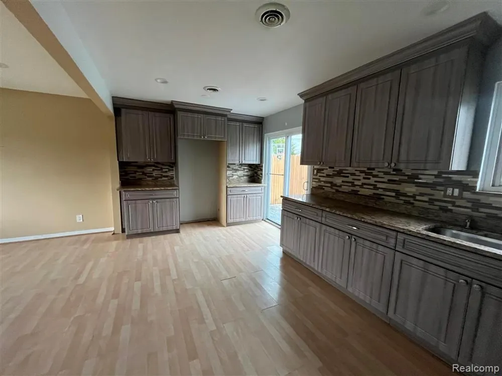 2535 Camel Drive Sterling Heights City, MI 48310