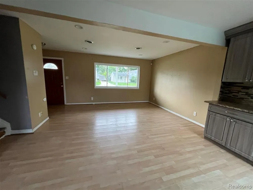 2535 Camel Drive Sterling Heights City, MI 48310