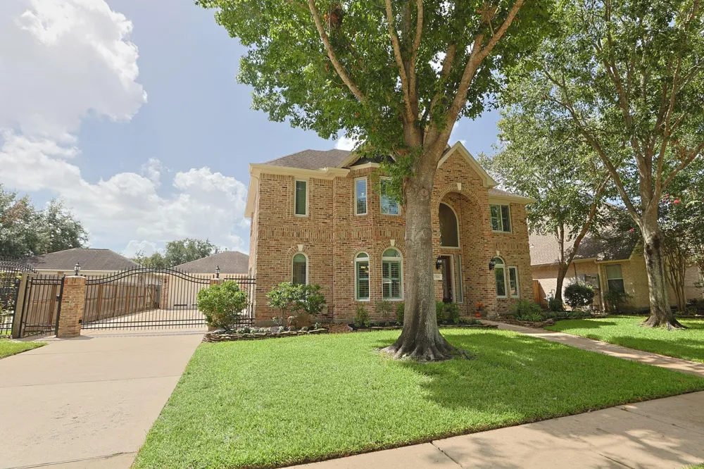 17806 W Copper Lakes Drive Houston, TX 77095