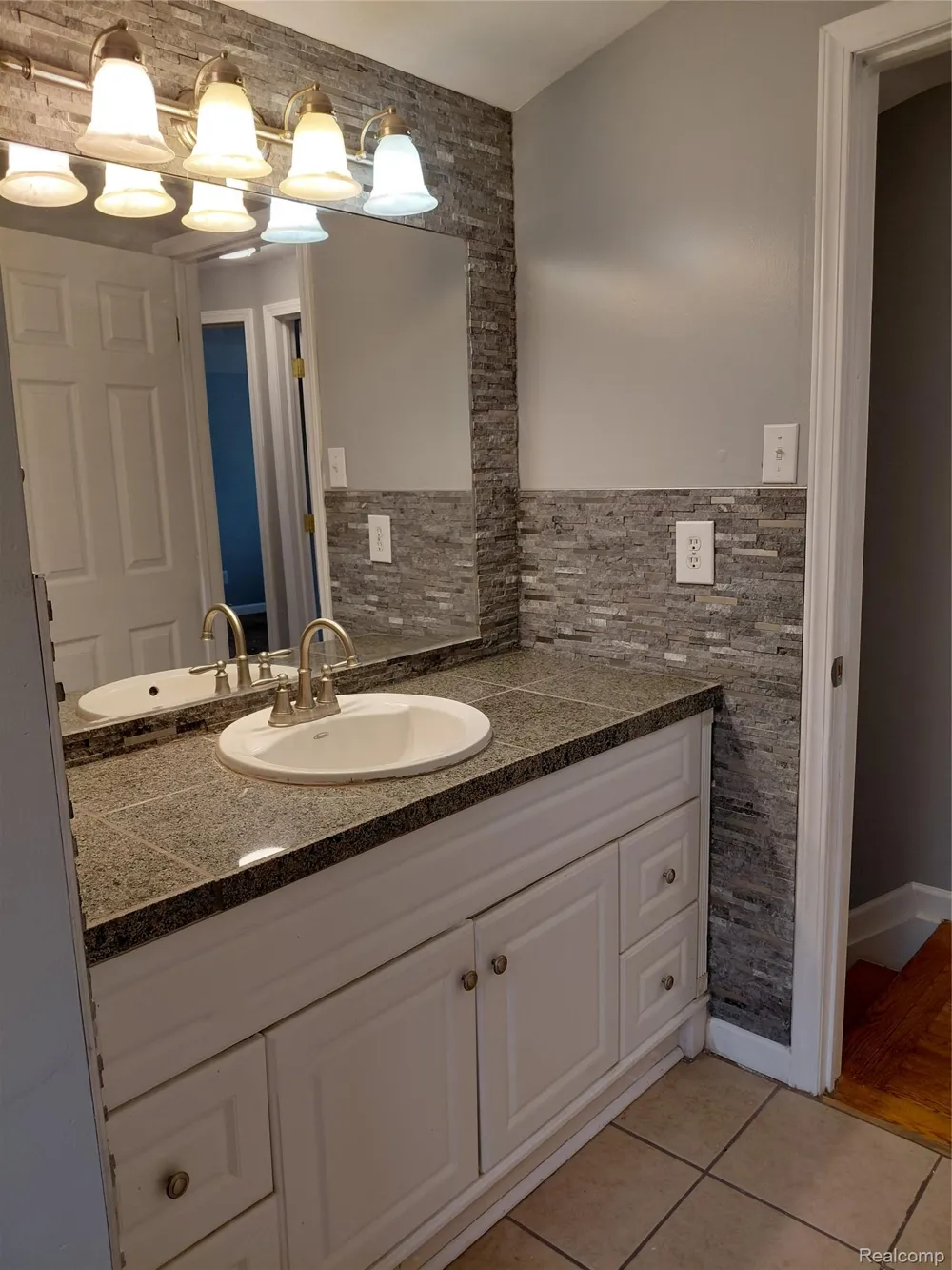 30933 Grandview Avenue Westland City, MI 48186