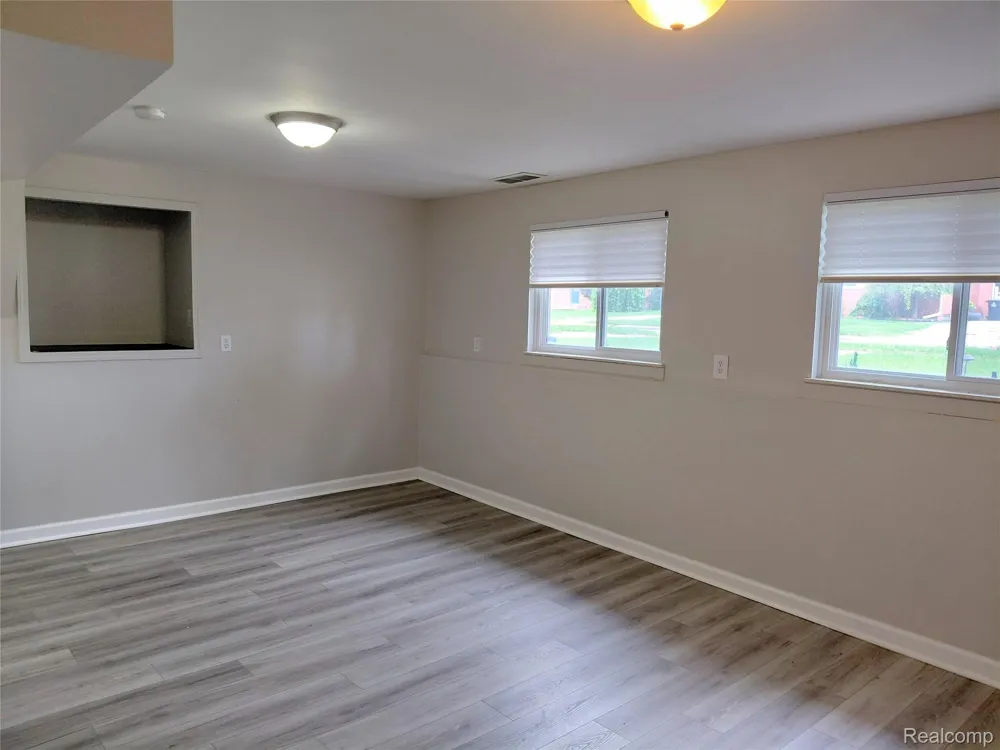 30933 Grandview Avenue Westland City, MI 48186