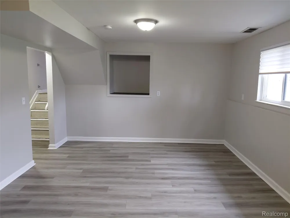 30933 Grandview Avenue Westland City, MI 48186