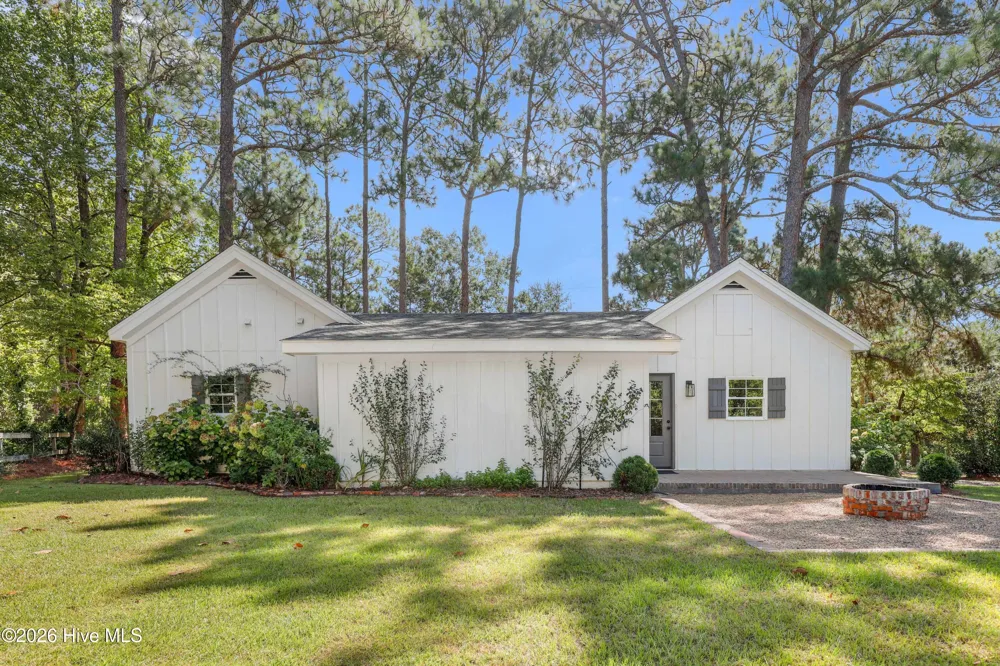 215 S Grape Street Pinebluff, NC 28373