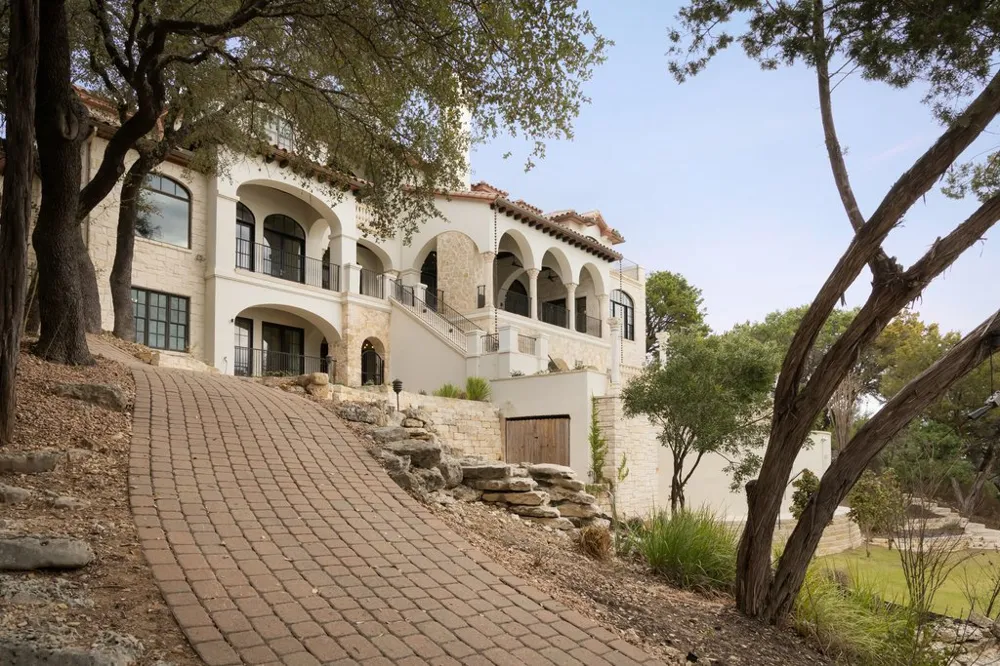 17607 Breakwater Drive Jonestown, TX 78645